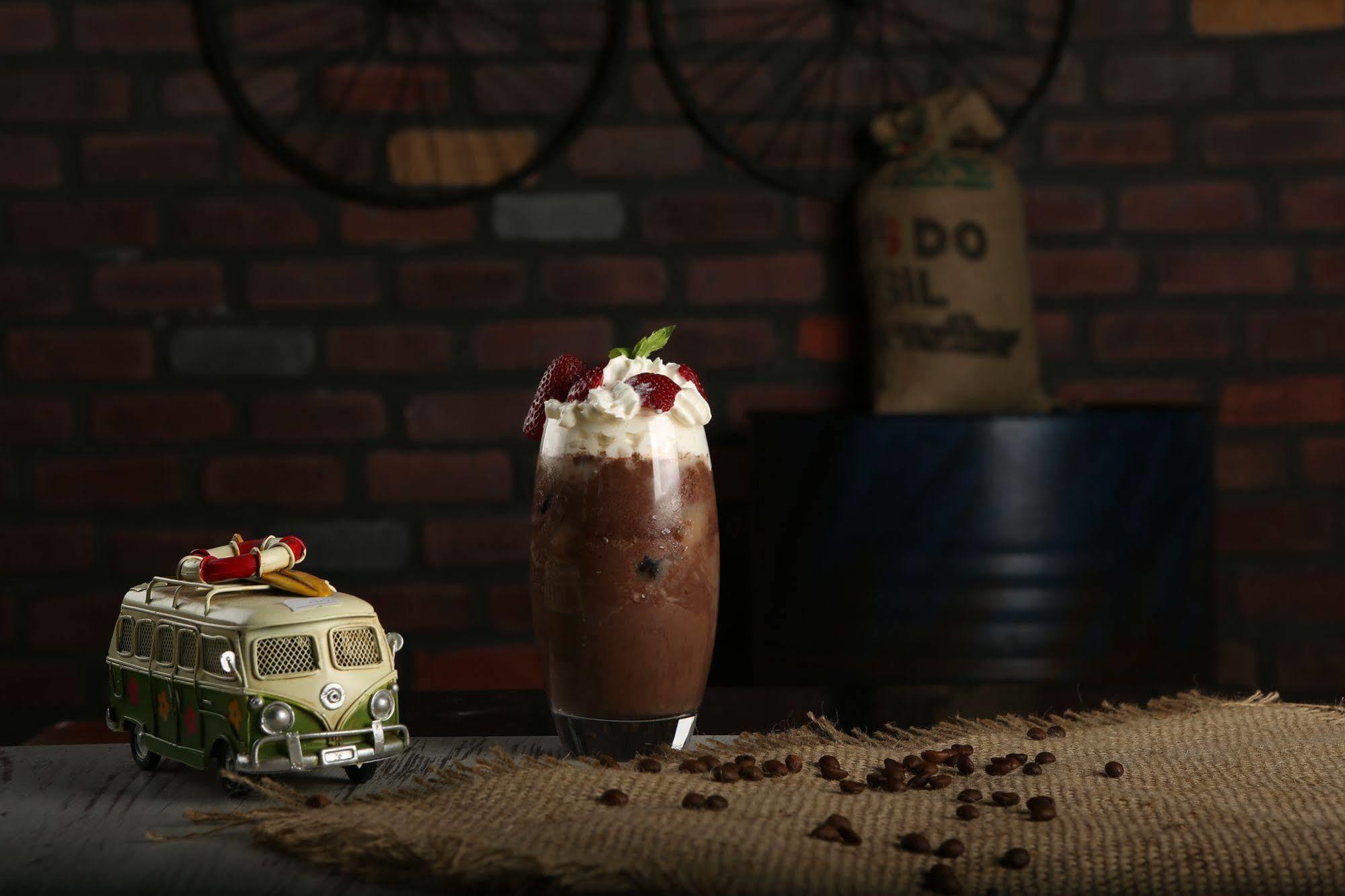 Voswos Garage Coffee Hotel アンタルヤ エクステリア 写真